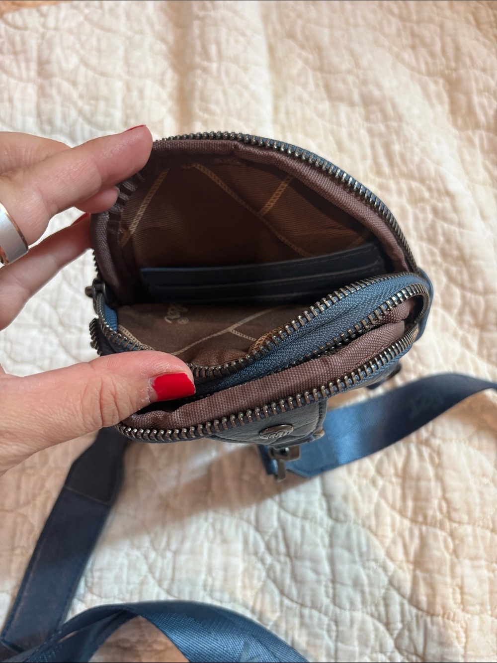 Wrangler Blue Crossbody Sling Bag with Adjustable Strap - Picture 3 of 5